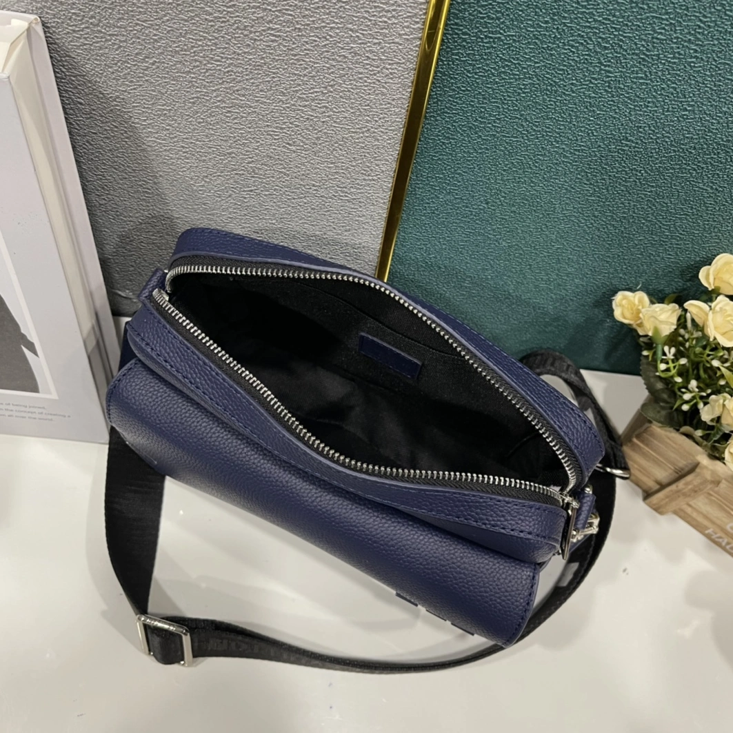 Louis Vuitton AAA Man Messenger Bags EyeCatching 8869
