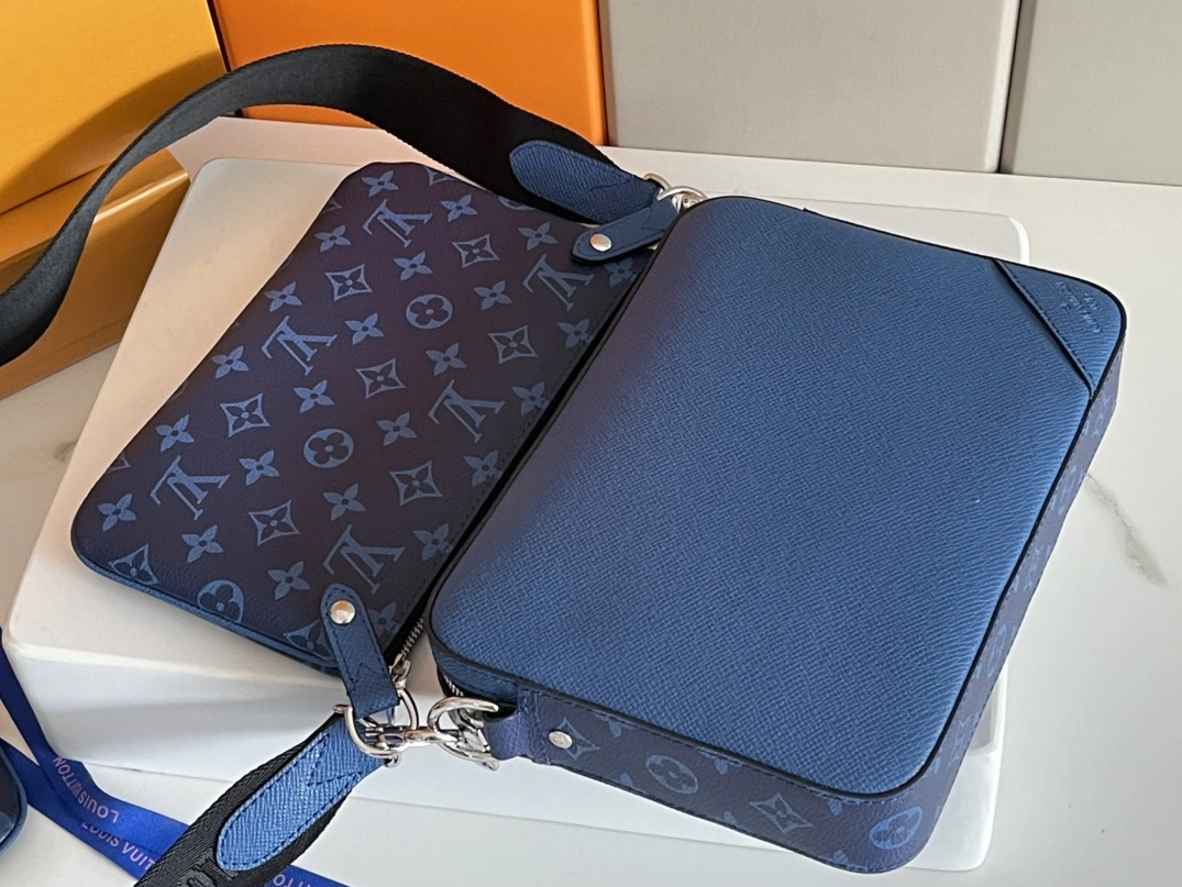 Louis Vuitton AAA Man Messenger Bags Flexible 4219