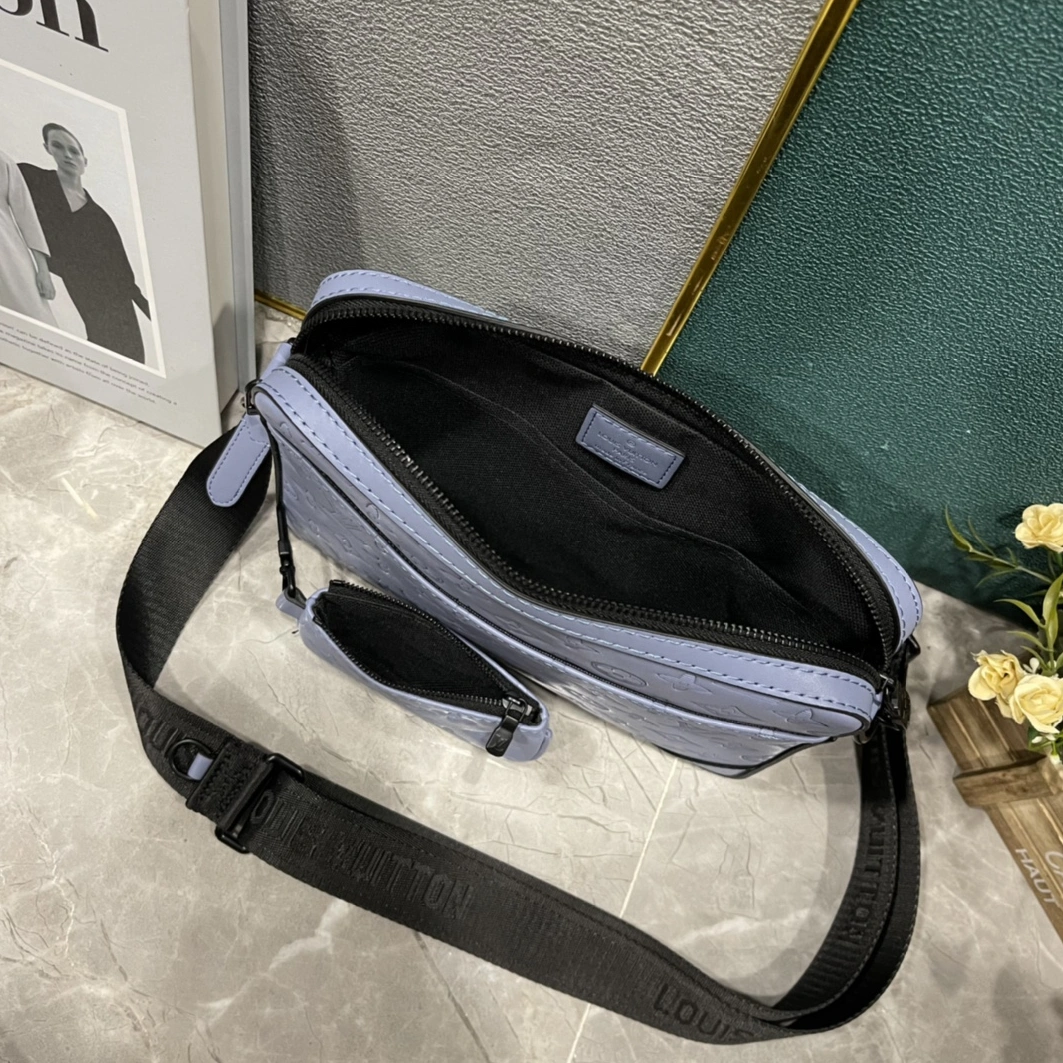 Louis Vuitton AAA Man Messenger Bags Flexible 5452