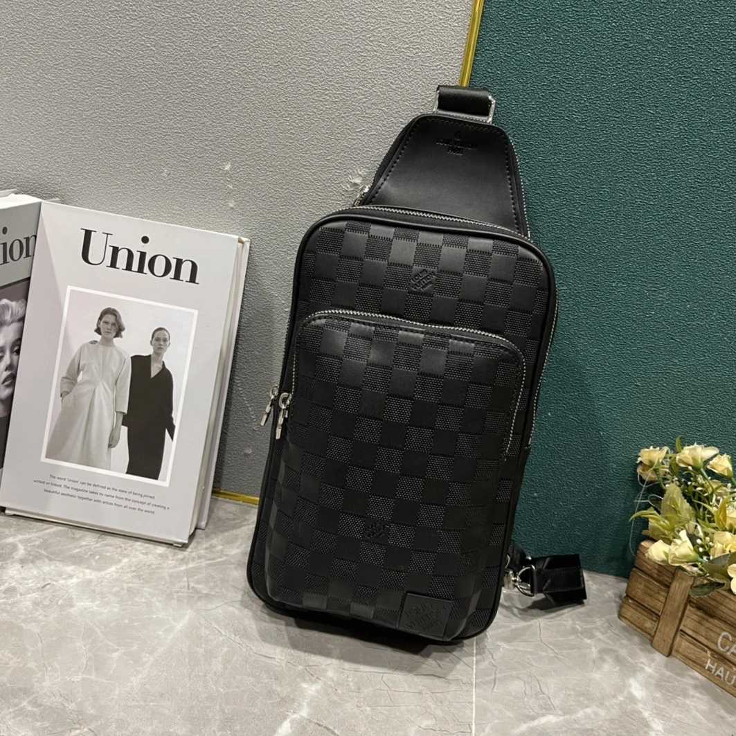 Louis Vuitton AAA Man Messenger Bags Functional 6787