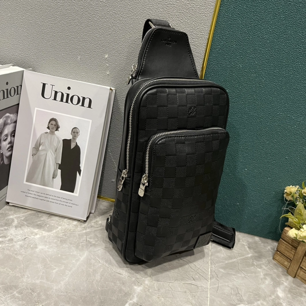 Louis Vuitton AAA Man Messenger Bags Functional 6787