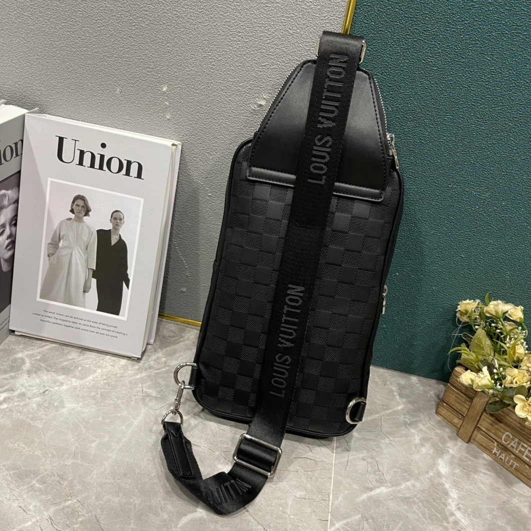 Louis Vuitton AAA Man Messenger Bags Functional 6787