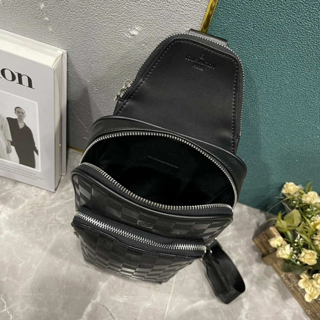 Louis Vuitton AAA Man Messenger Bags Functional 6787
