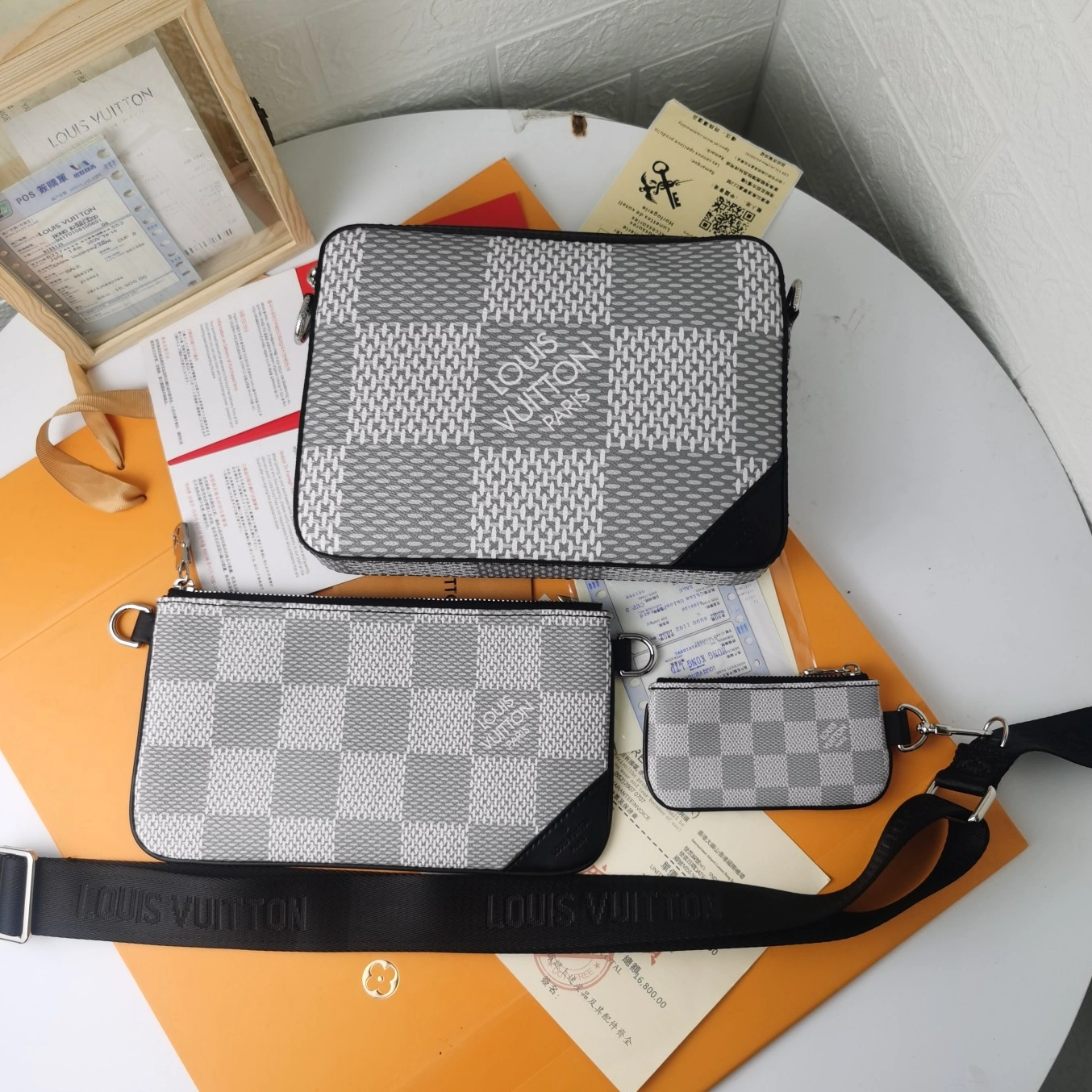 Louis Vuitton AAA Man Messenger Bags Functional 7785