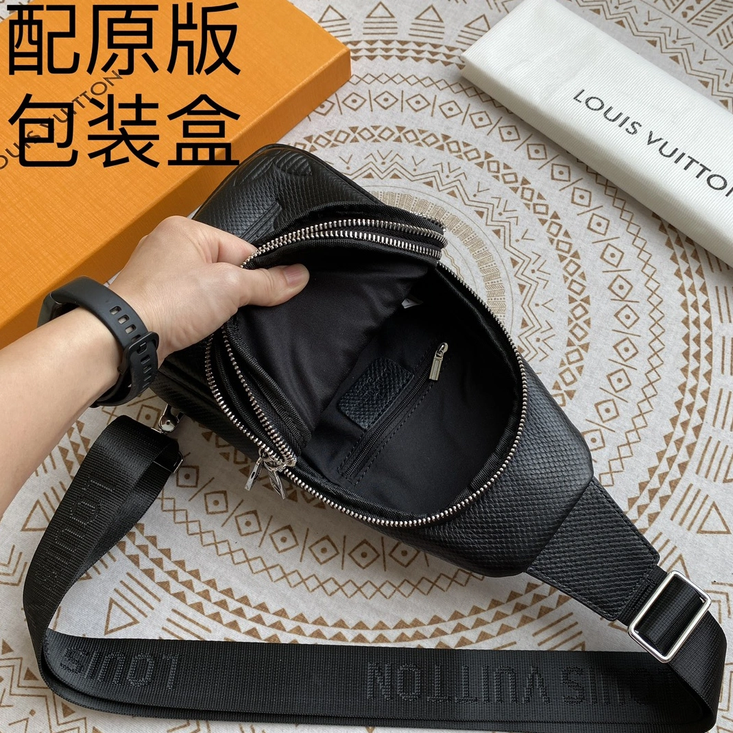 Louis Vuitton AAA Man Messenger Bags Functional 9574