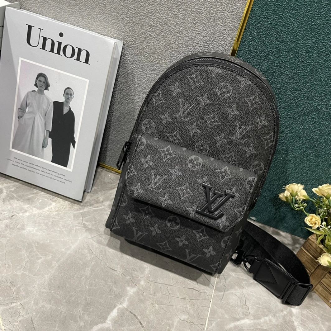 Louis Vuitton AAA Man Messenger Bags GoAnywhere 1570