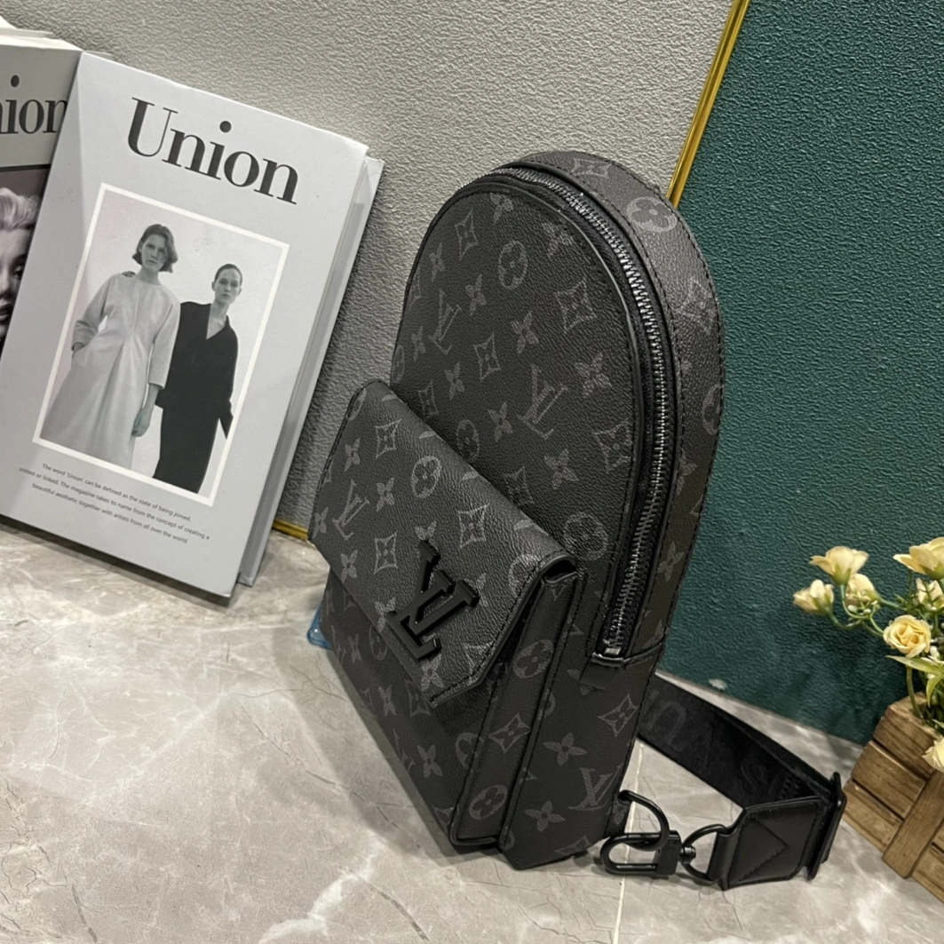 Louis Vuitton AAA Man Messenger Bags GoAnywhere 1570