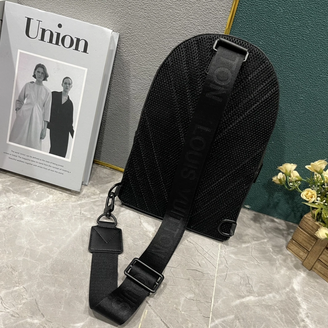 Louis Vuitton AAA Man Messenger Bags GoAnywhere 1570