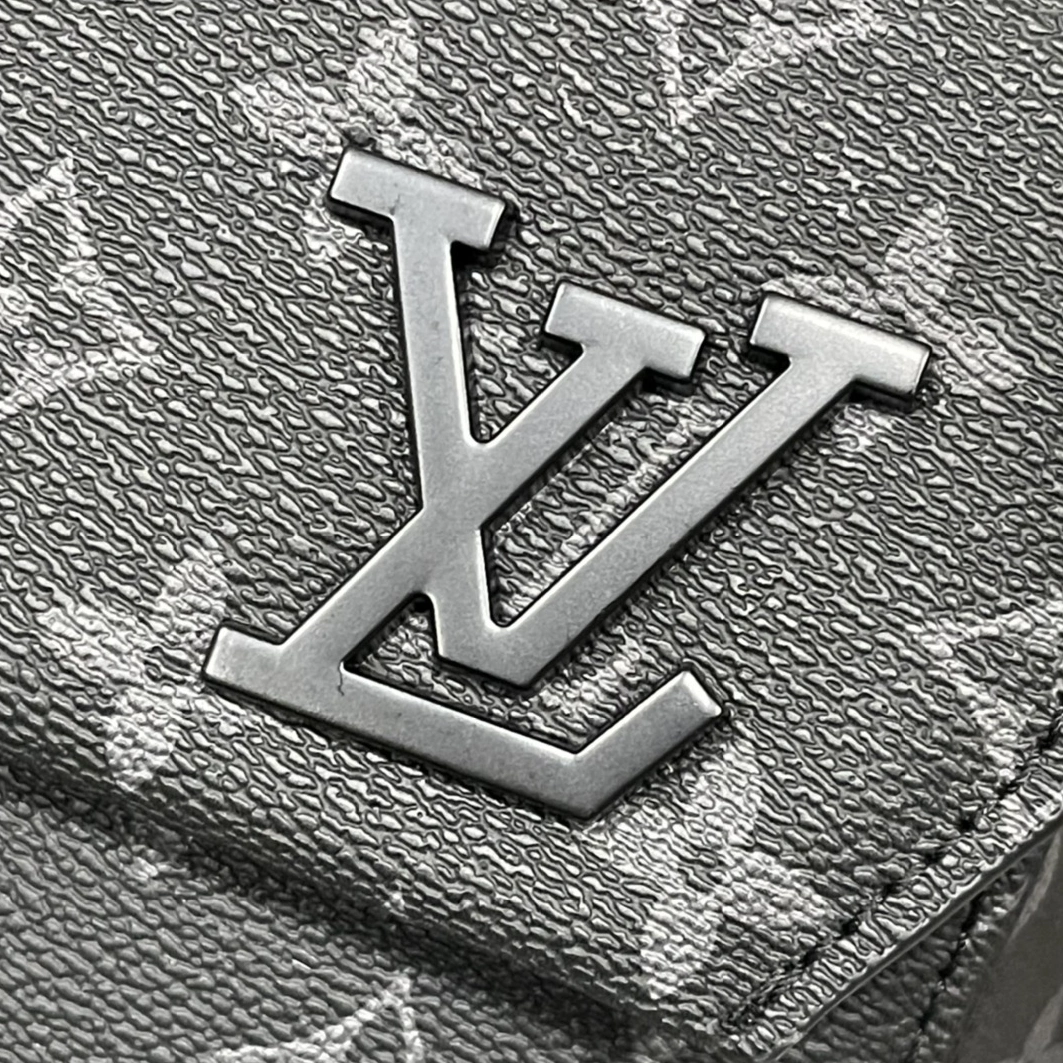 Louis Vuitton AAA Man Messenger Bags GoAnywhere 1570