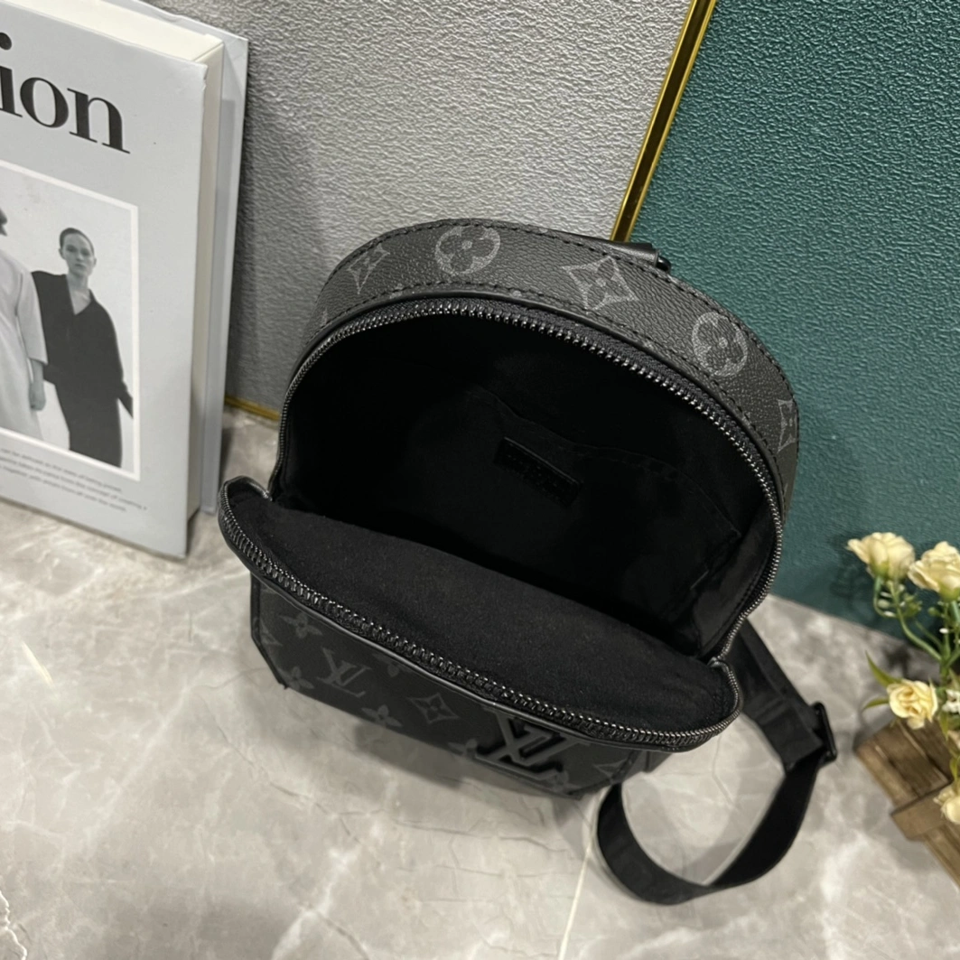 Louis Vuitton AAA Man Messenger Bags GoAnywhere 1570