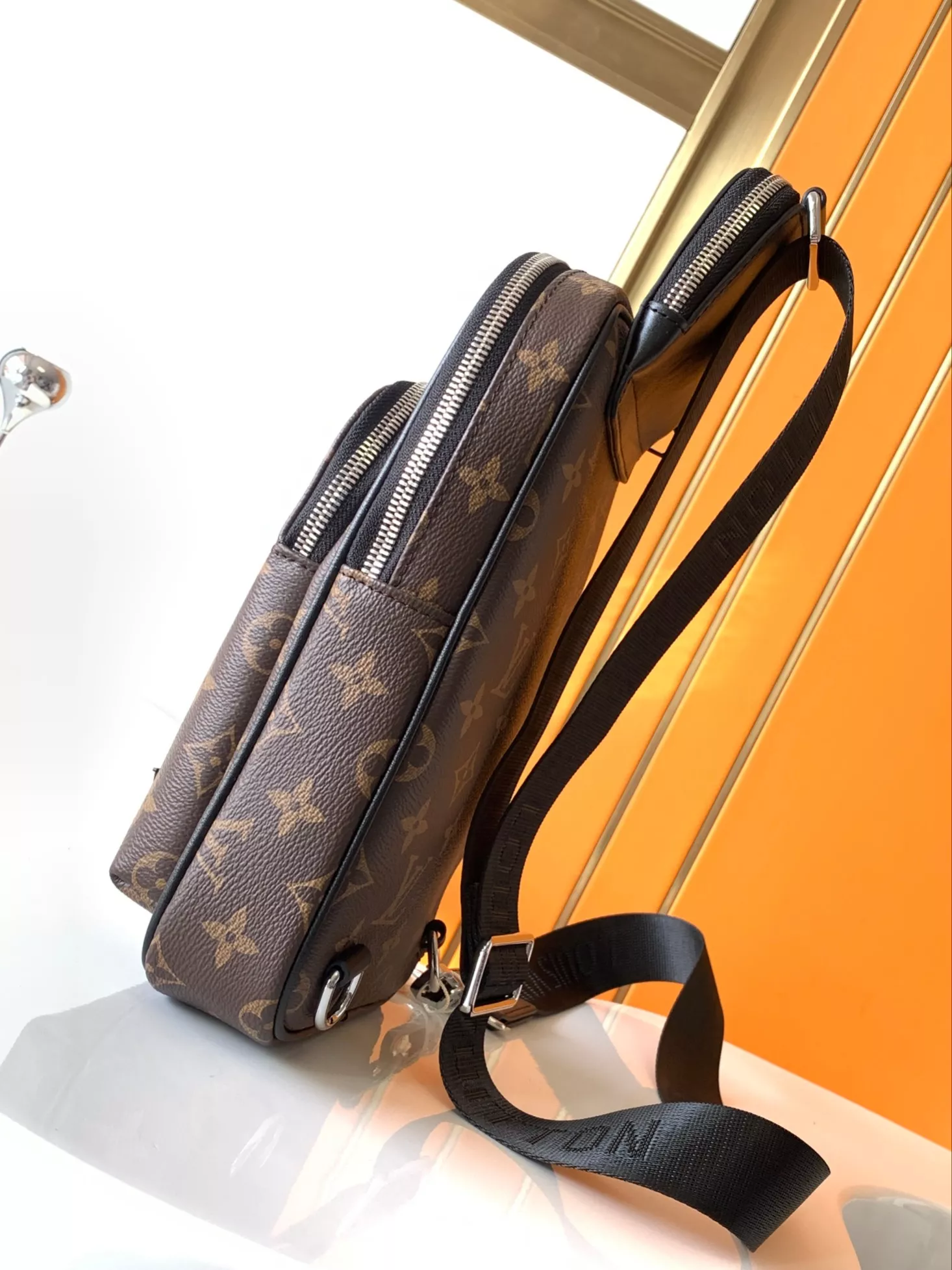 Louis Vuitton AAA Man Messenger Bags GoAnywhere 7687