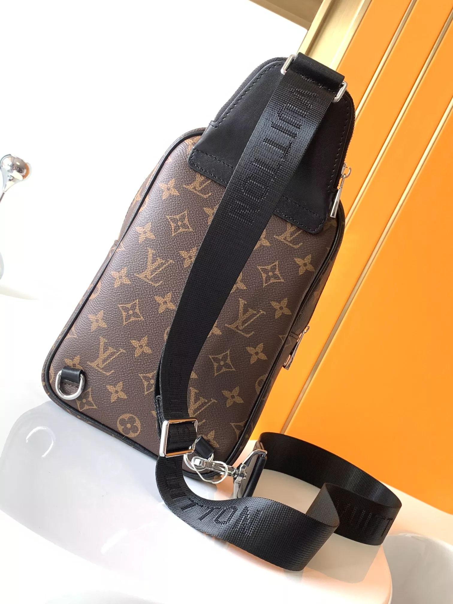 Louis Vuitton AAA Man Messenger Bags GoAnywhere 7687