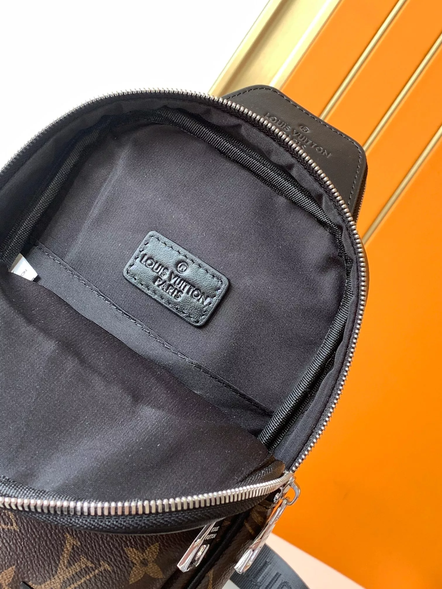 Louis Vuitton AAA Man Messenger Bags GoAnywhere 7687