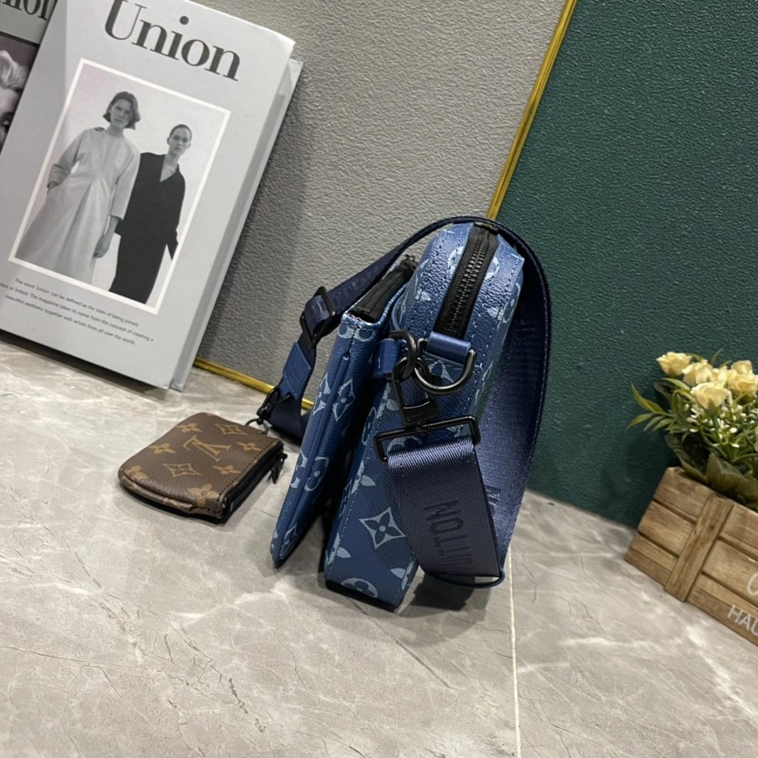 Louis Vuitton AAA Man Messenger Bags GoodFit 4733