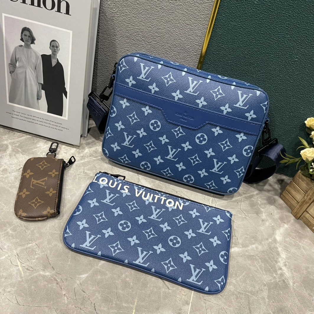 Louis Vuitton AAA Man Messenger Bags GoodFit 4733