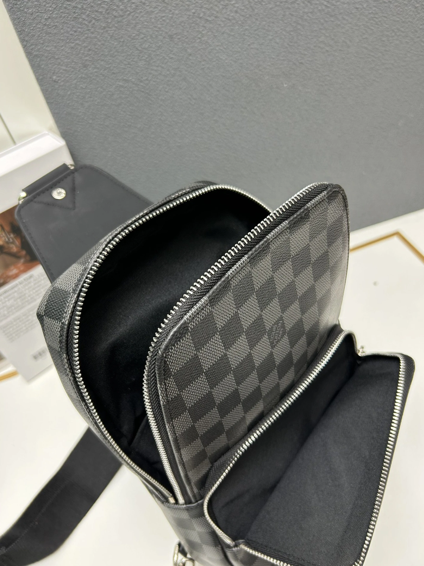 Louis Vuitton AAA Man Messenger Bags HighQuality 2782