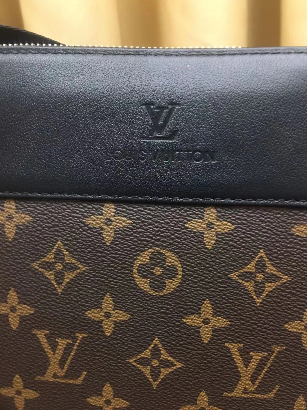 Louis Vuitton AAA Man Messenger Bags Lightweight 2350