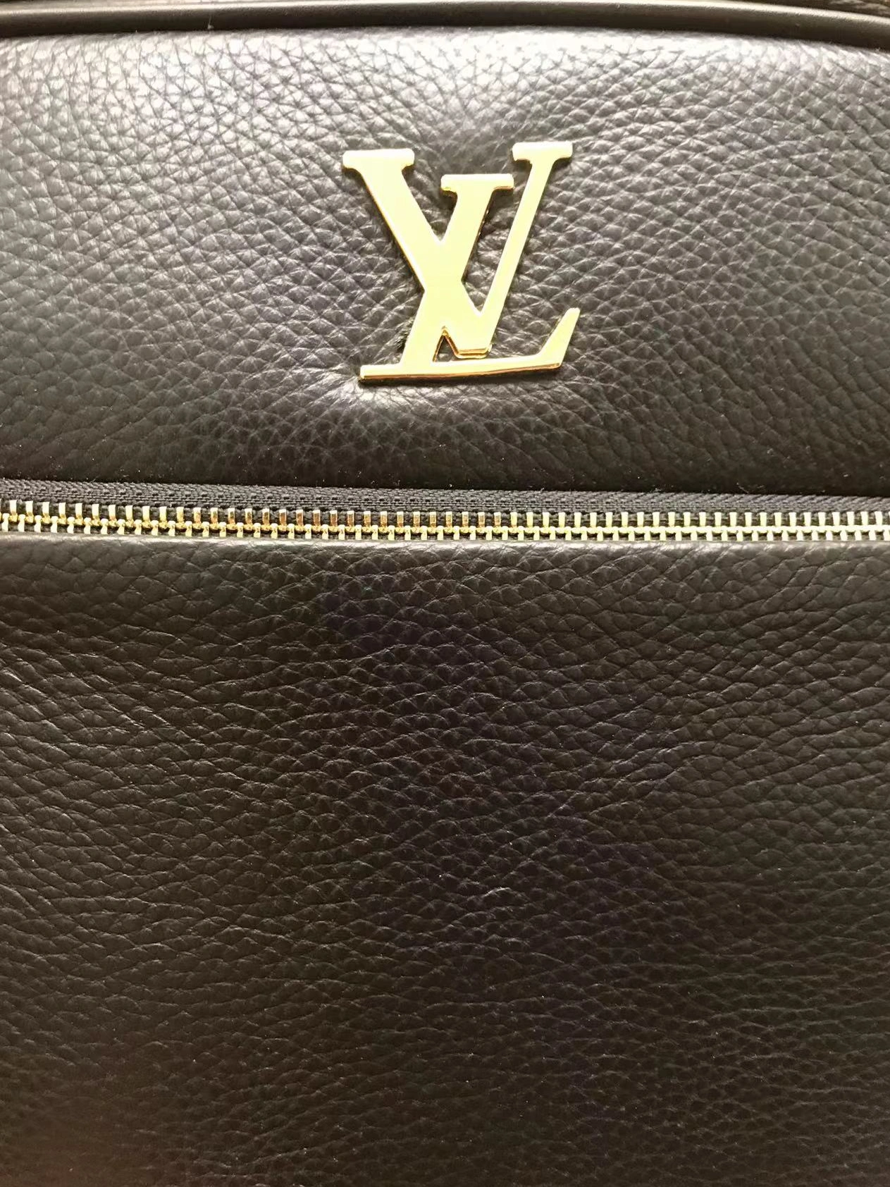 Louis Vuitton AAA Man Messenger Bags Lightweight 2981