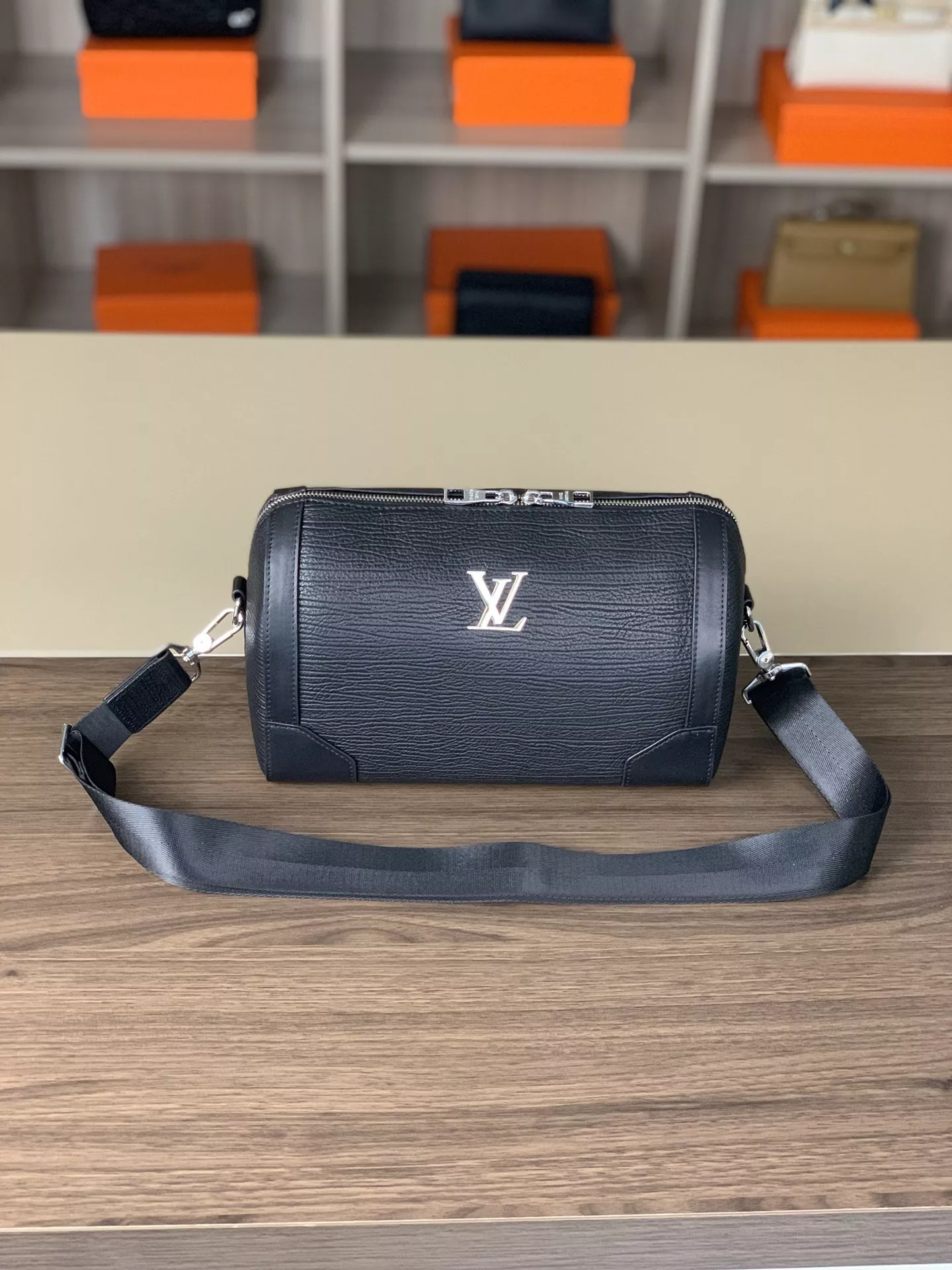 Louis Vuitton AAA Man Messenger Bags Modern 1834