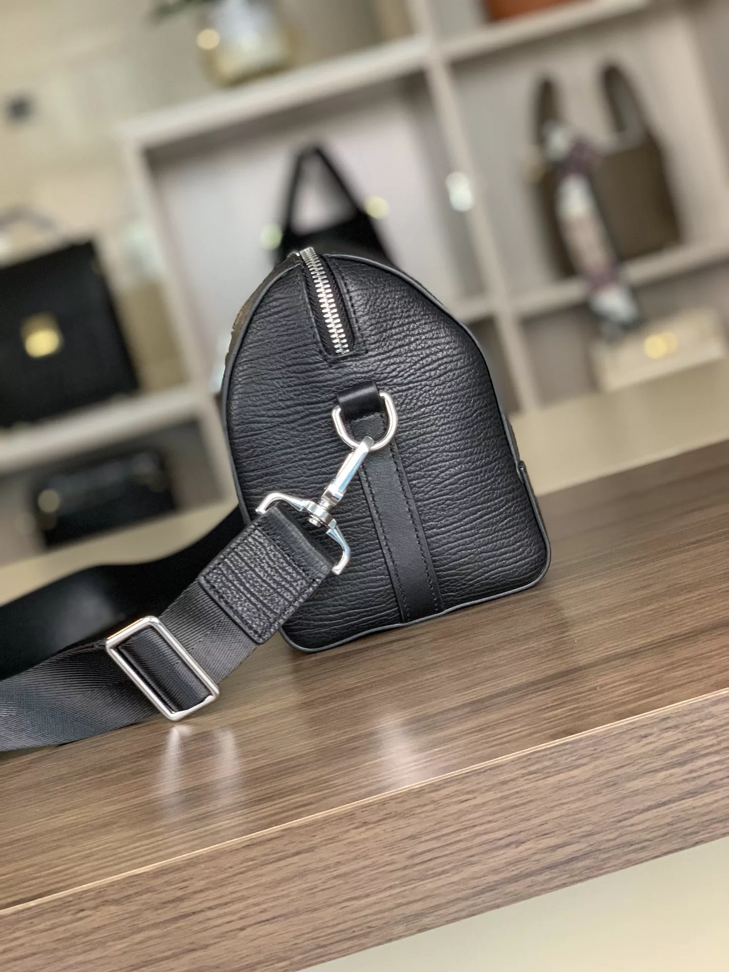 Louis Vuitton AAA Man Messenger Bags Modern 1834