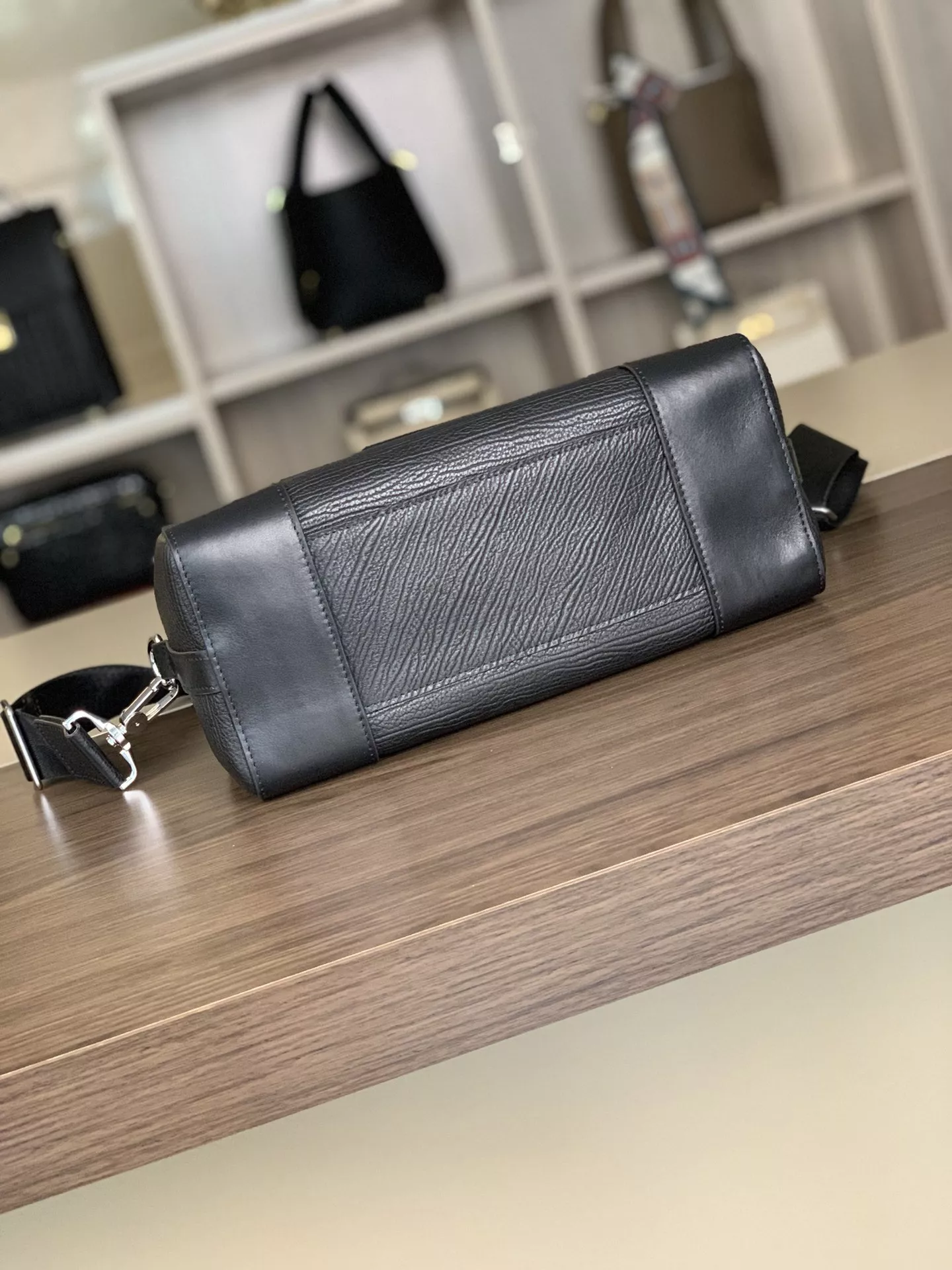 Louis Vuitton AAA Man Messenger Bags Modern 1834