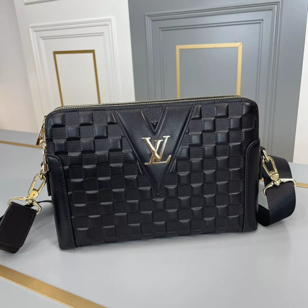 Louis Vuitton AAA Man Messenger Bags Modern 9338