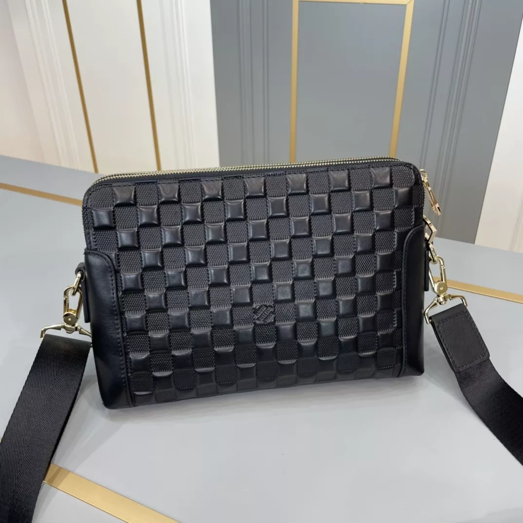 Louis Vuitton AAA Man Messenger Bags Modern 9338