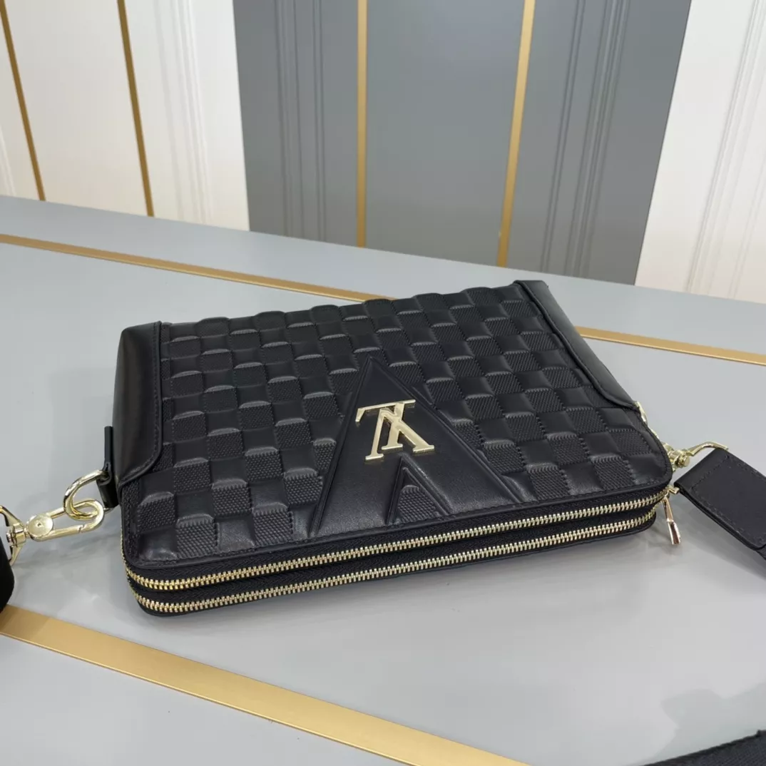 Louis Vuitton AAA Man Messenger Bags Modern 9338