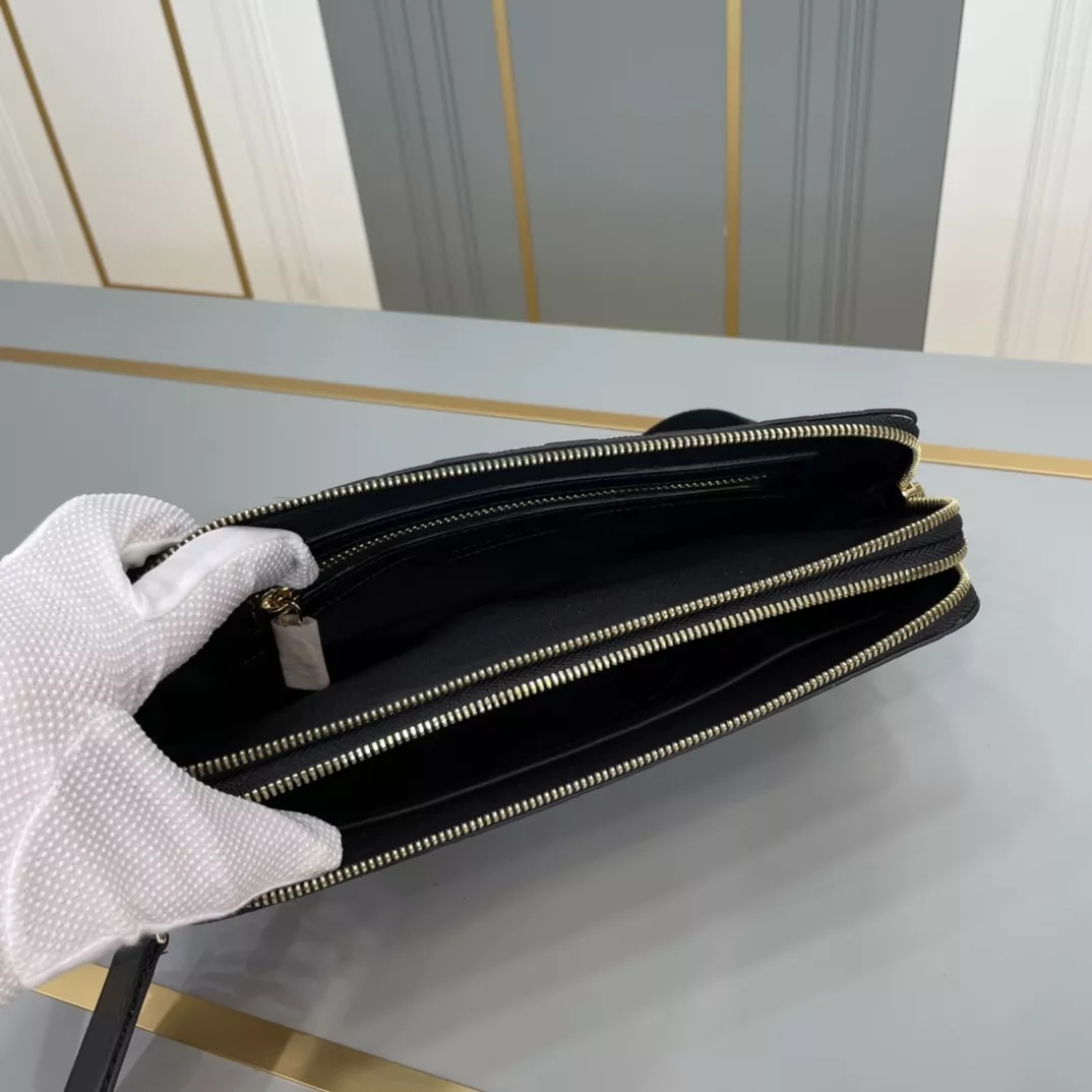 Louis Vuitton AAA Man Messenger Bags Modern 9338