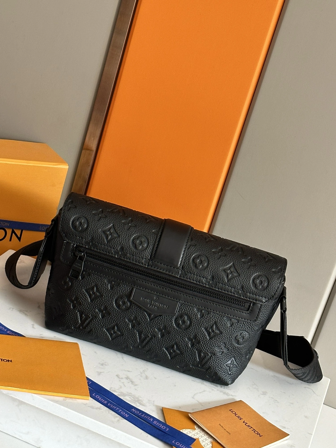 Louis Vuitton AAA Man Messenger Bags ModernLook 5002