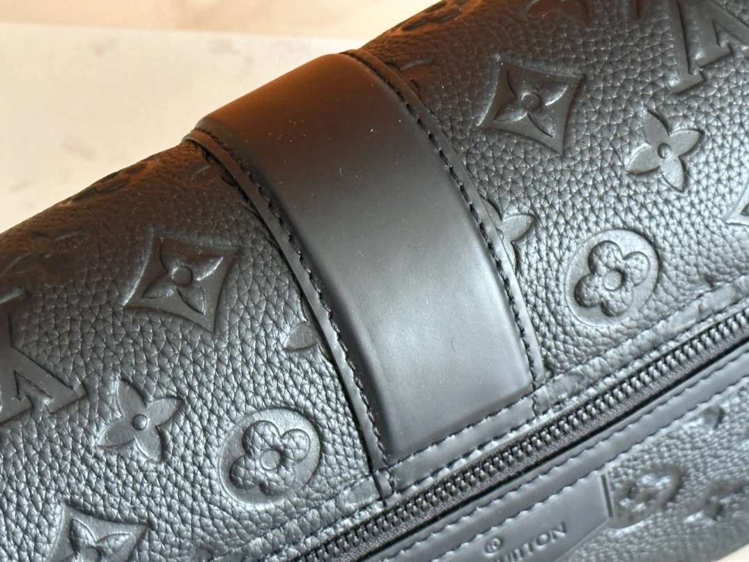 Louis Vuitton AAA Man Messenger Bags ModernLook 5002