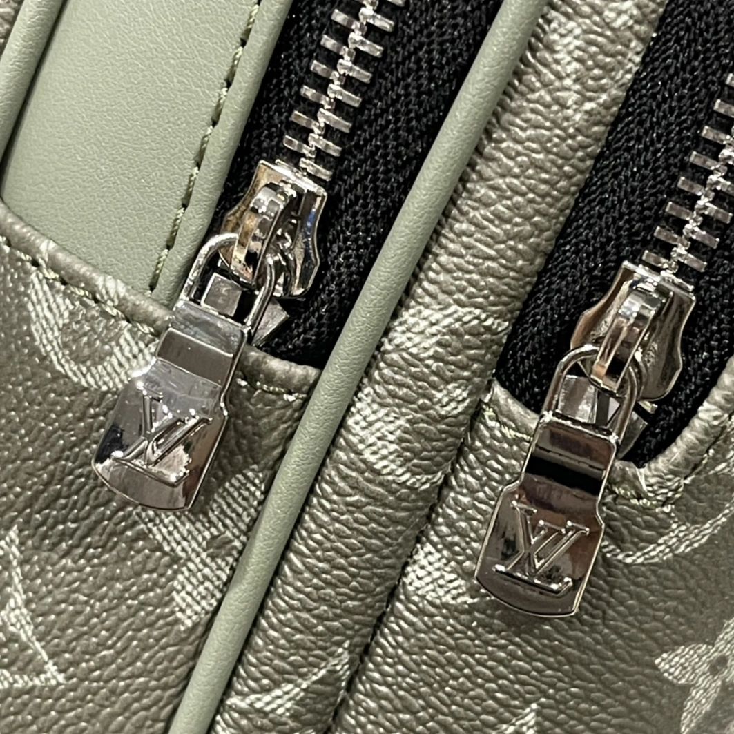 Louis Vuitton AAA Man Messenger Bags ModernLook 7453