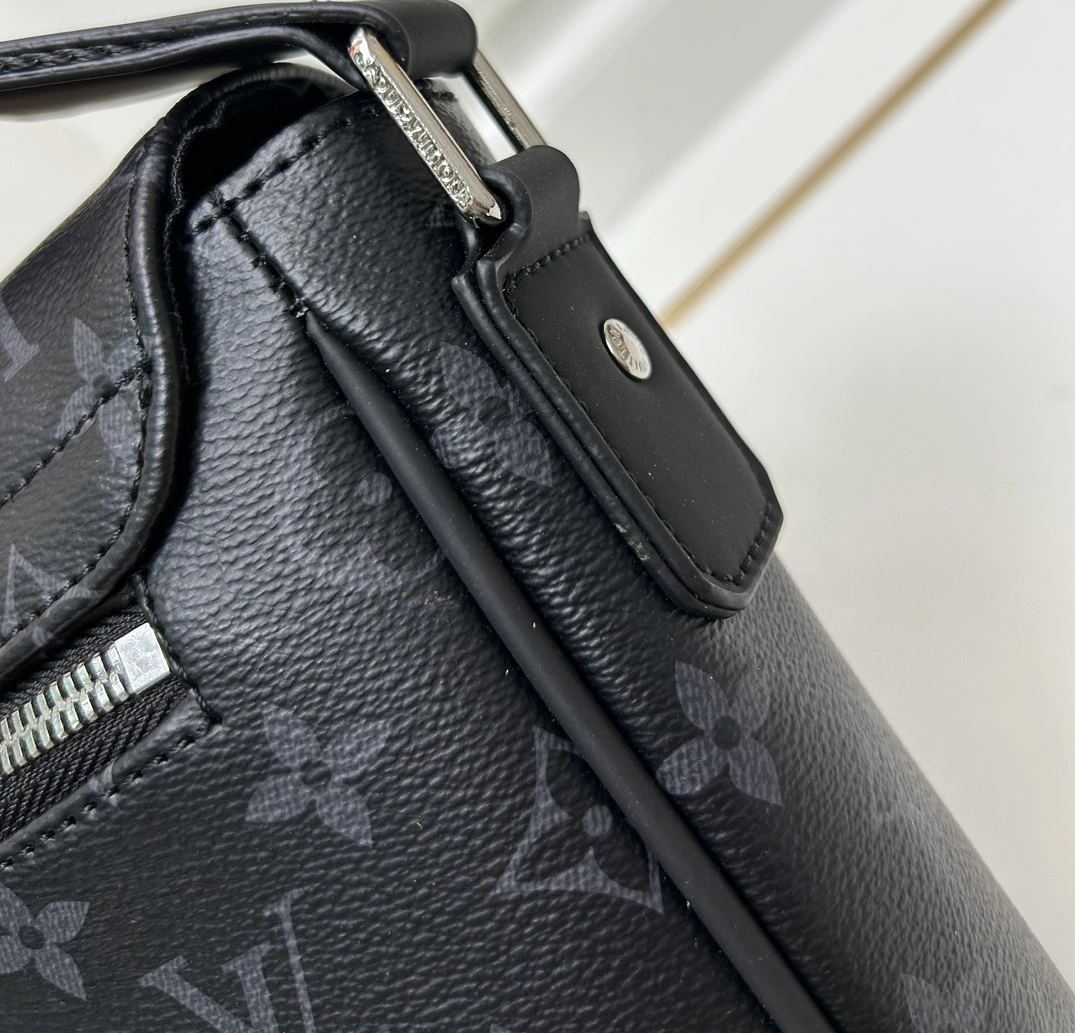Louis Vuitton AAA Man Messenger Bags NewStyle 3510