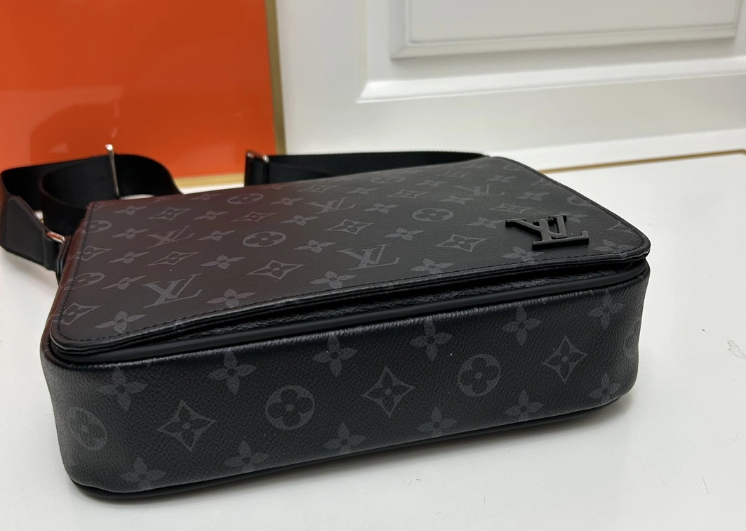 Louis Vuitton AAA Man Messenger Bags NewStyle 3510