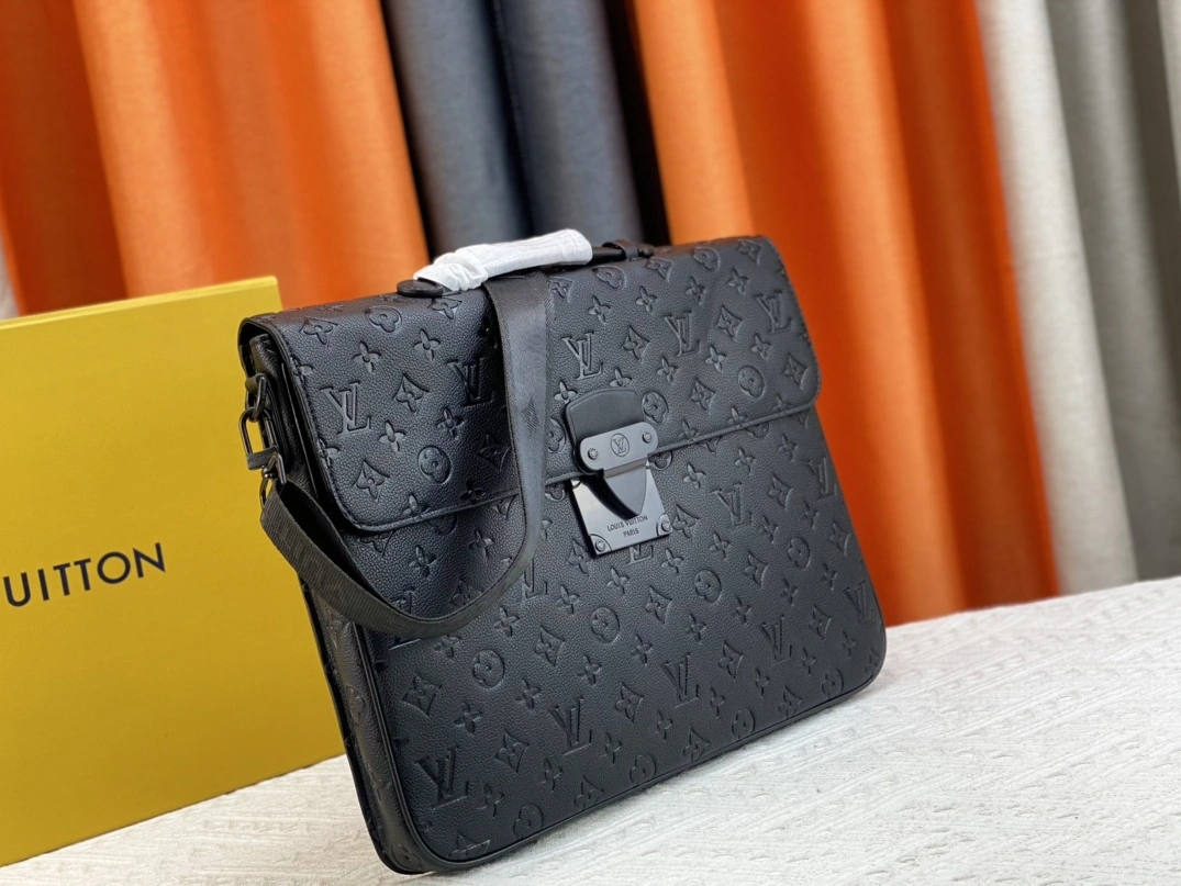 Louis Vuitton AAA Man Messenger Bags NewStyle 6635