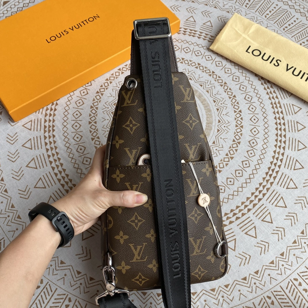 Louis Vuitton AAA Man Messenger Bags NewStyle 8629