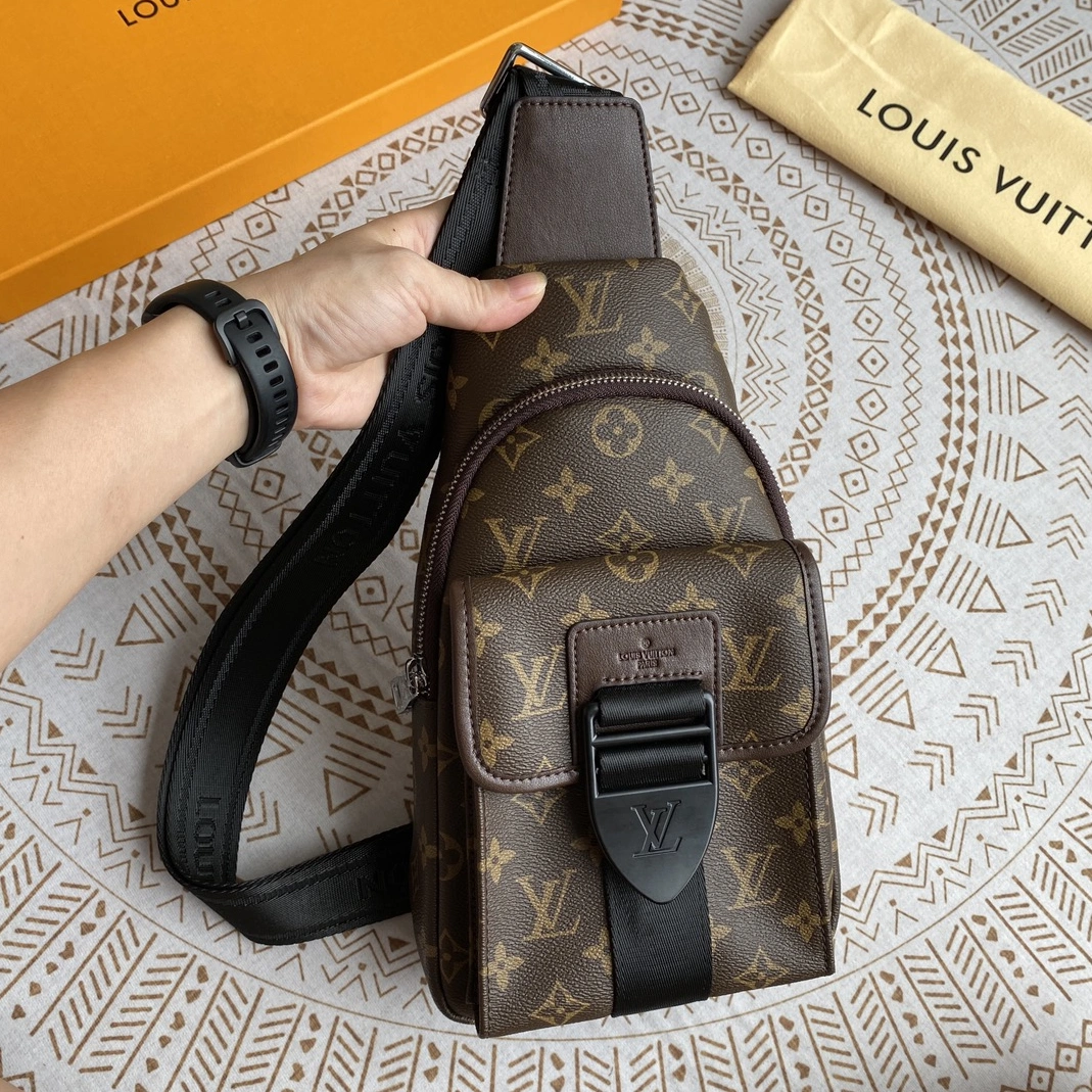 Louis Vuitton AAA Man Messenger Bags NewStyle 8629