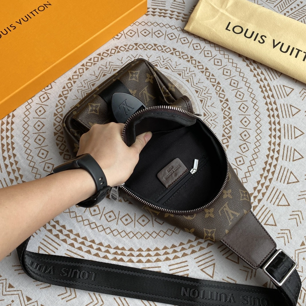 Louis Vuitton AAA Man Messenger Bags NewStyle 8629