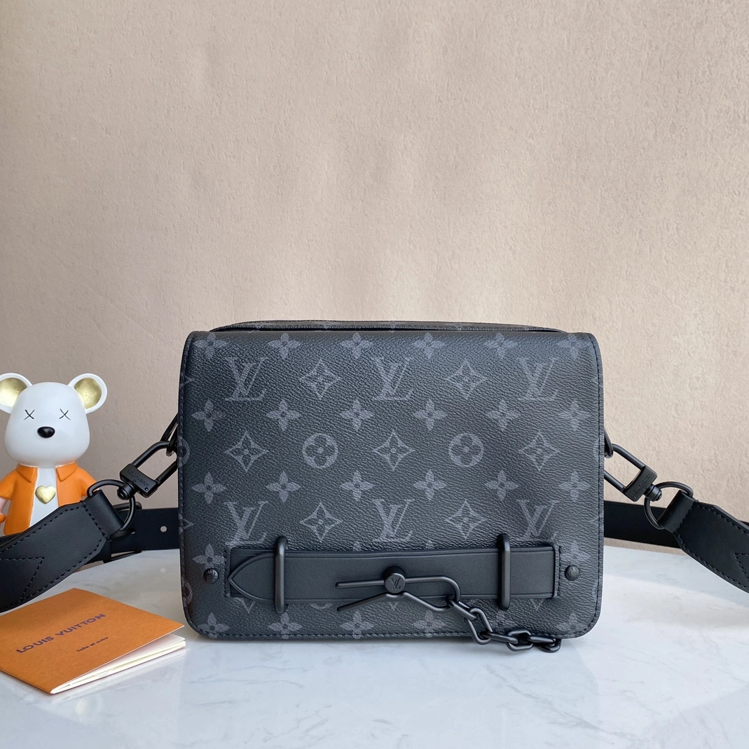 Louis Vuitton AAA Man Messenger Bags Practical 7360