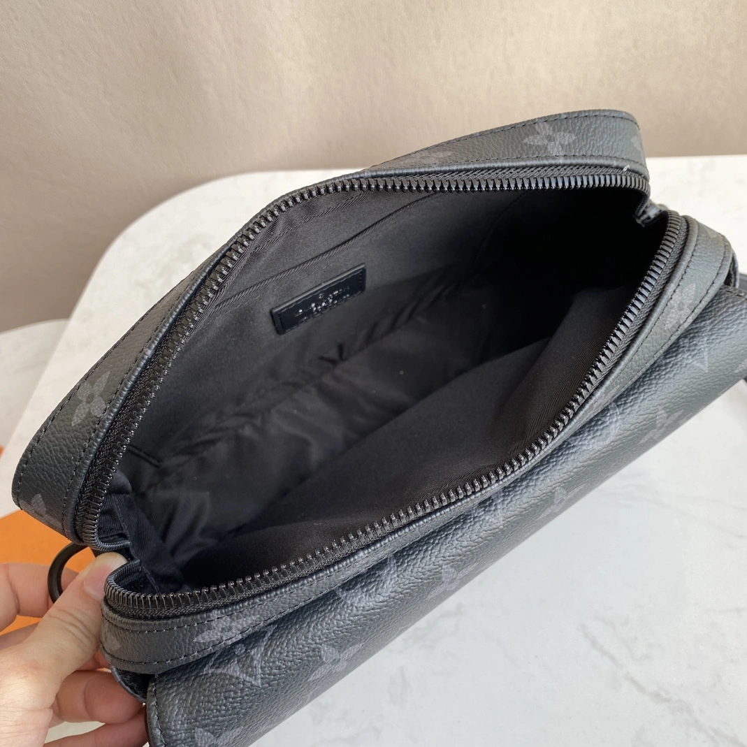 Louis Vuitton AAA Man Messenger Bags Practical 7360