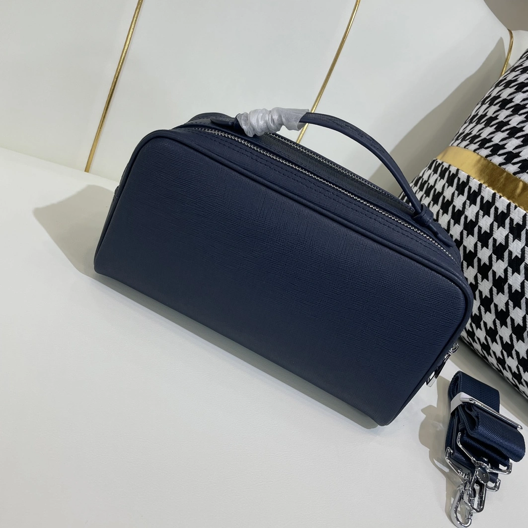 Louis Vuitton AAA Man Messenger Bags Refined 5128