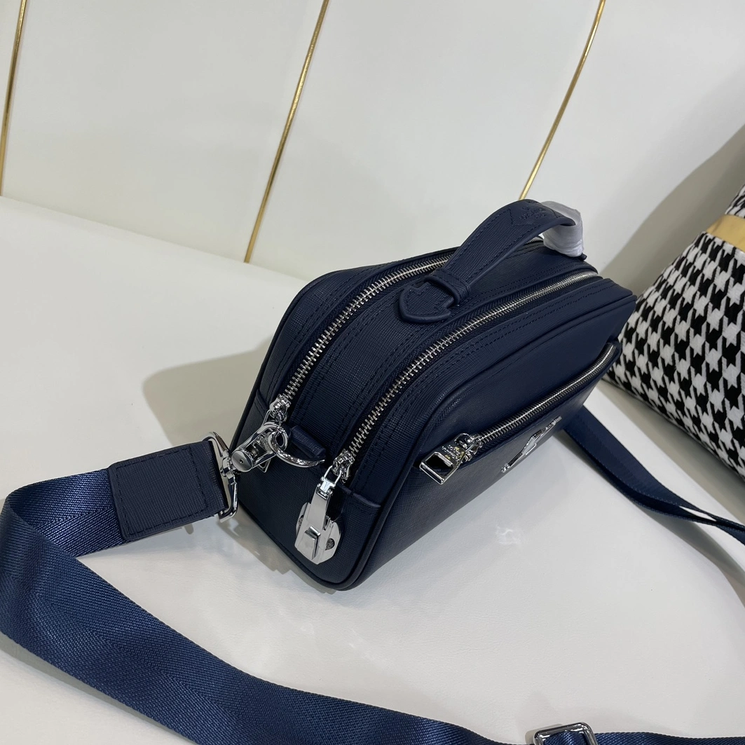 Louis Vuitton AAA Man Messenger Bags Refined 5128