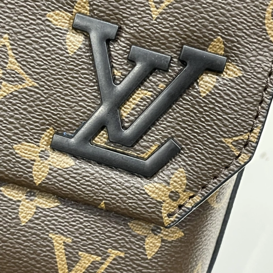 Louis Vuitton AAA Man Messenger Bags Reliable 3916