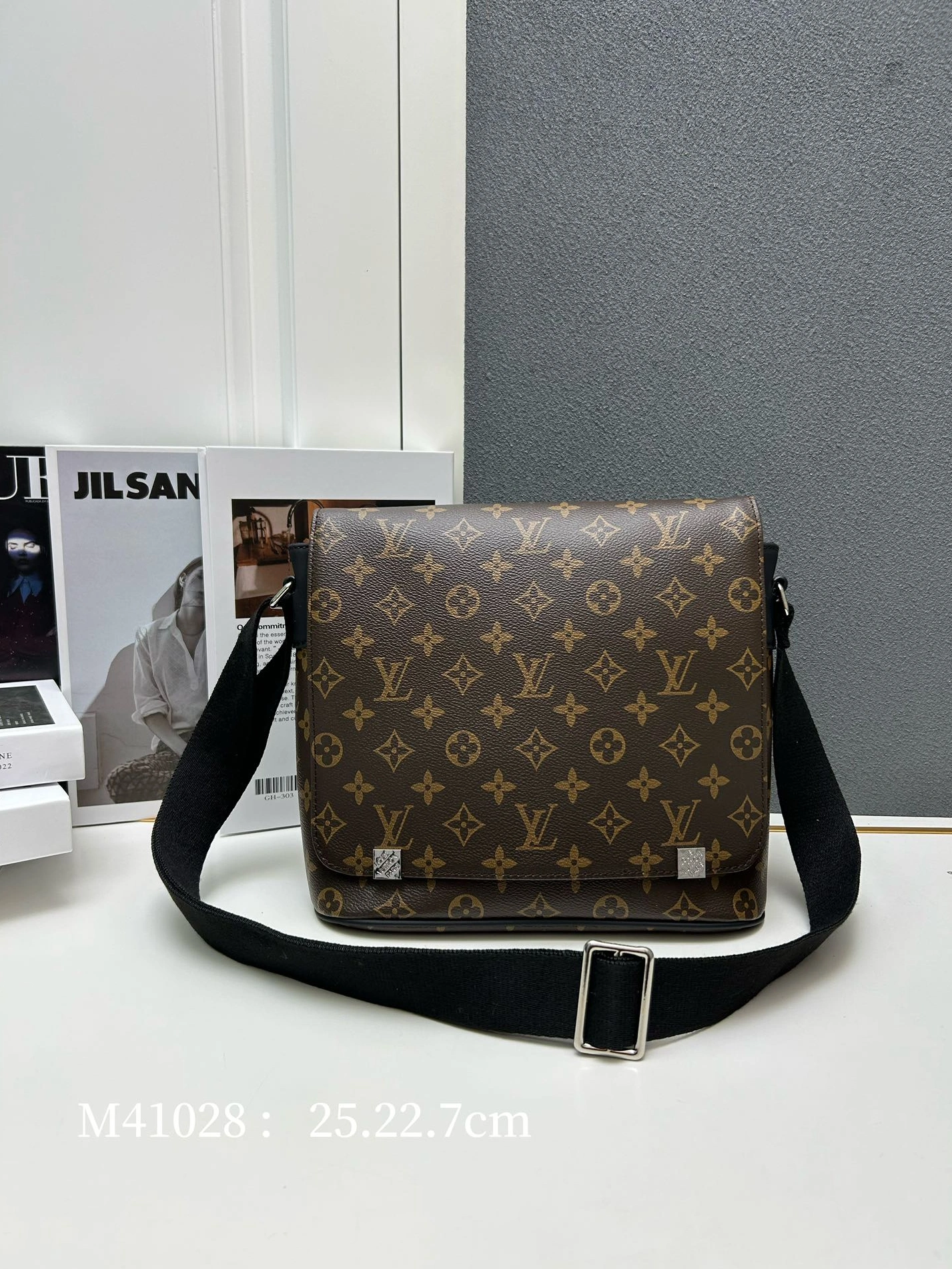 Louis Vuitton AAA Man Messenger Bags Reliable 4224