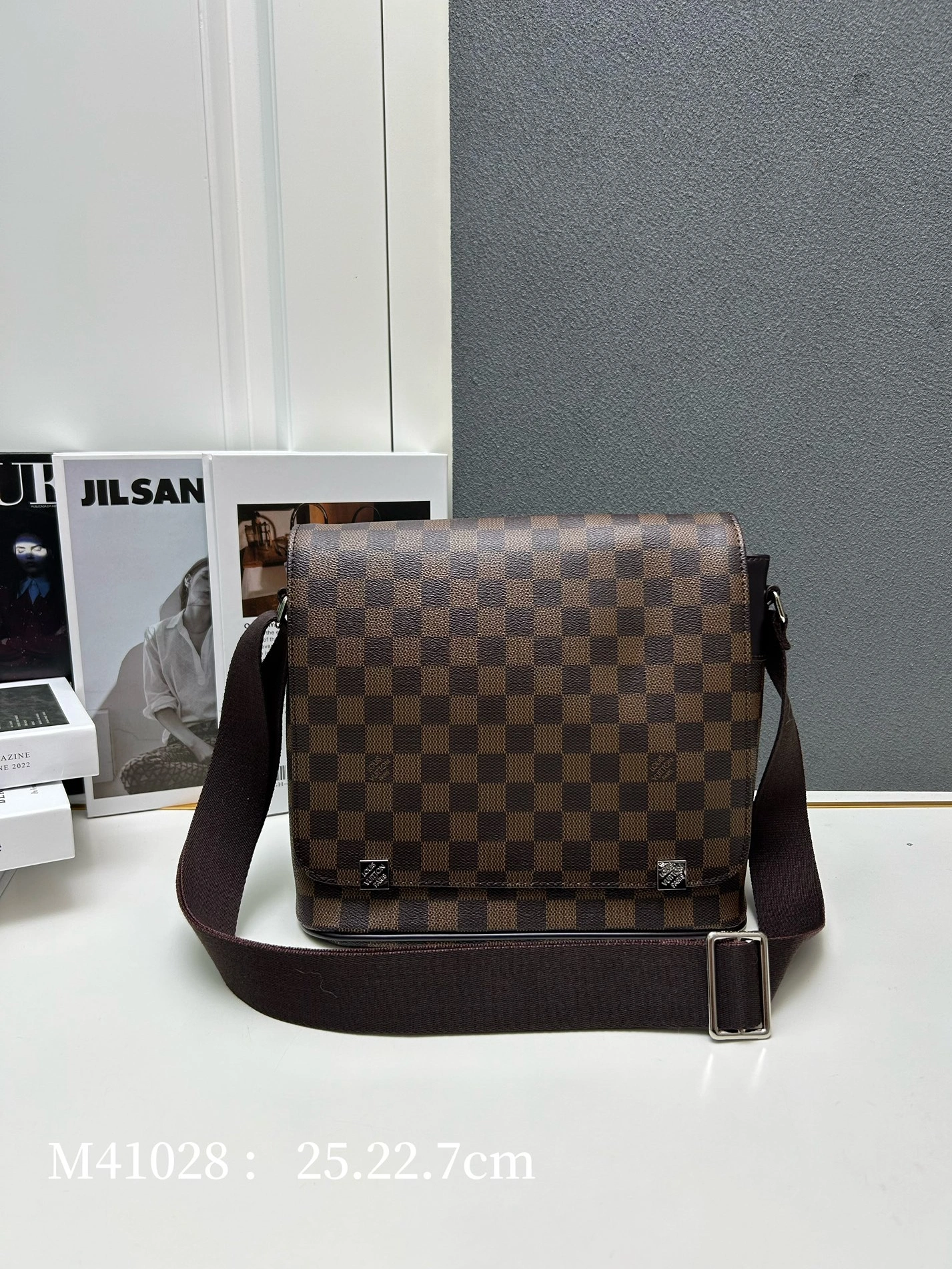Louis Vuitton AAA Man Messenger Bags Reliable 4224