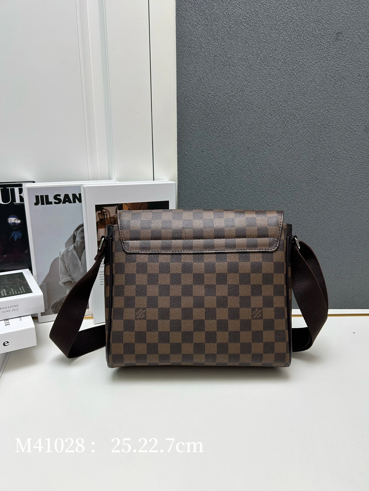 Louis Vuitton AAA Man Messenger Bags Reliable 4224