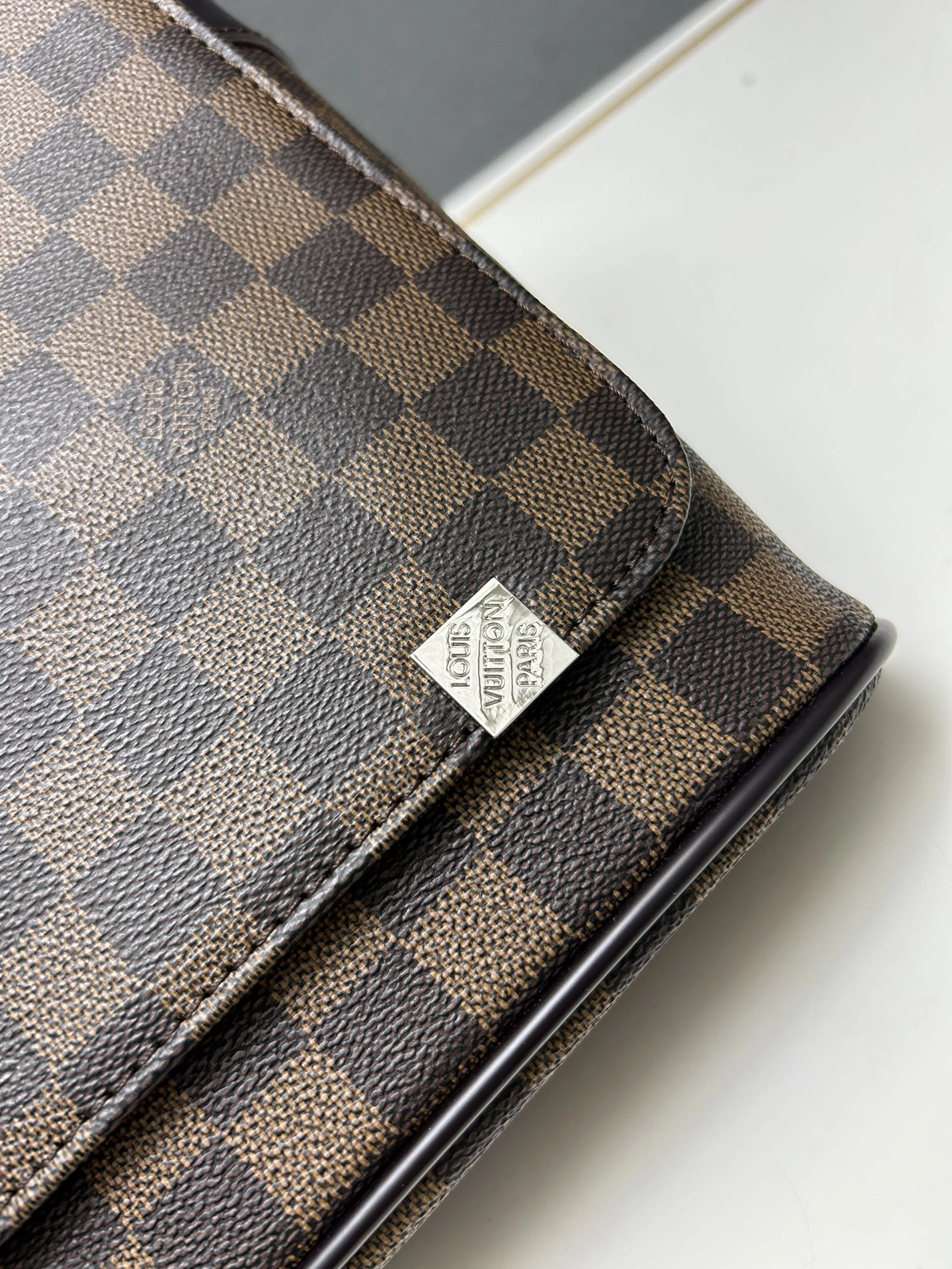 Louis Vuitton AAA Man Messenger Bags Reliable 4224