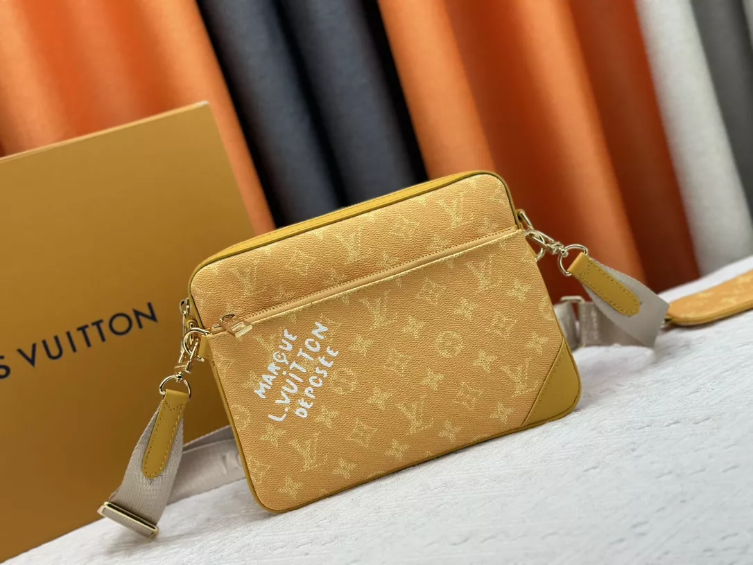 Louis Vuitton AAA Man Messenger Bags Reliable 4757