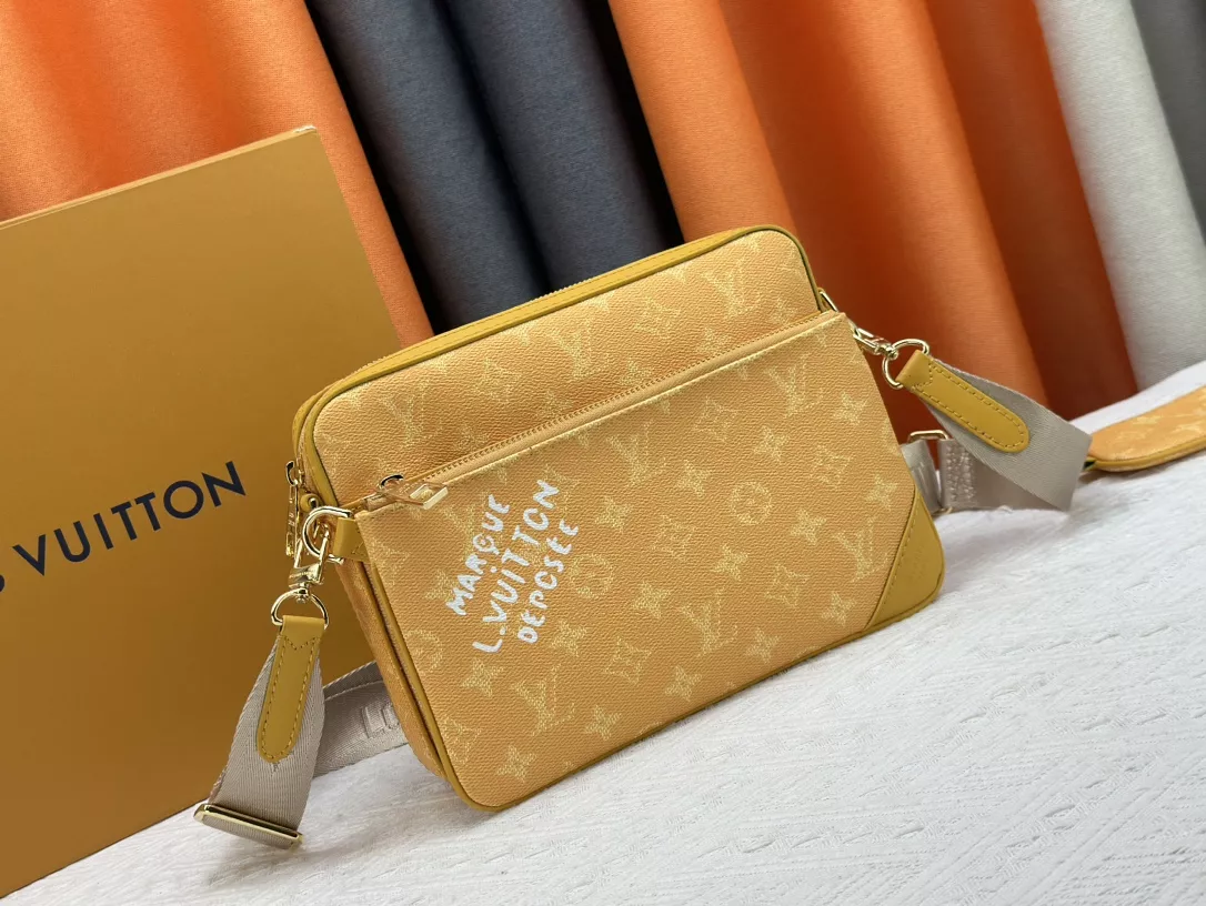 Louis Vuitton AAA Man Messenger Bags Reliable 4757