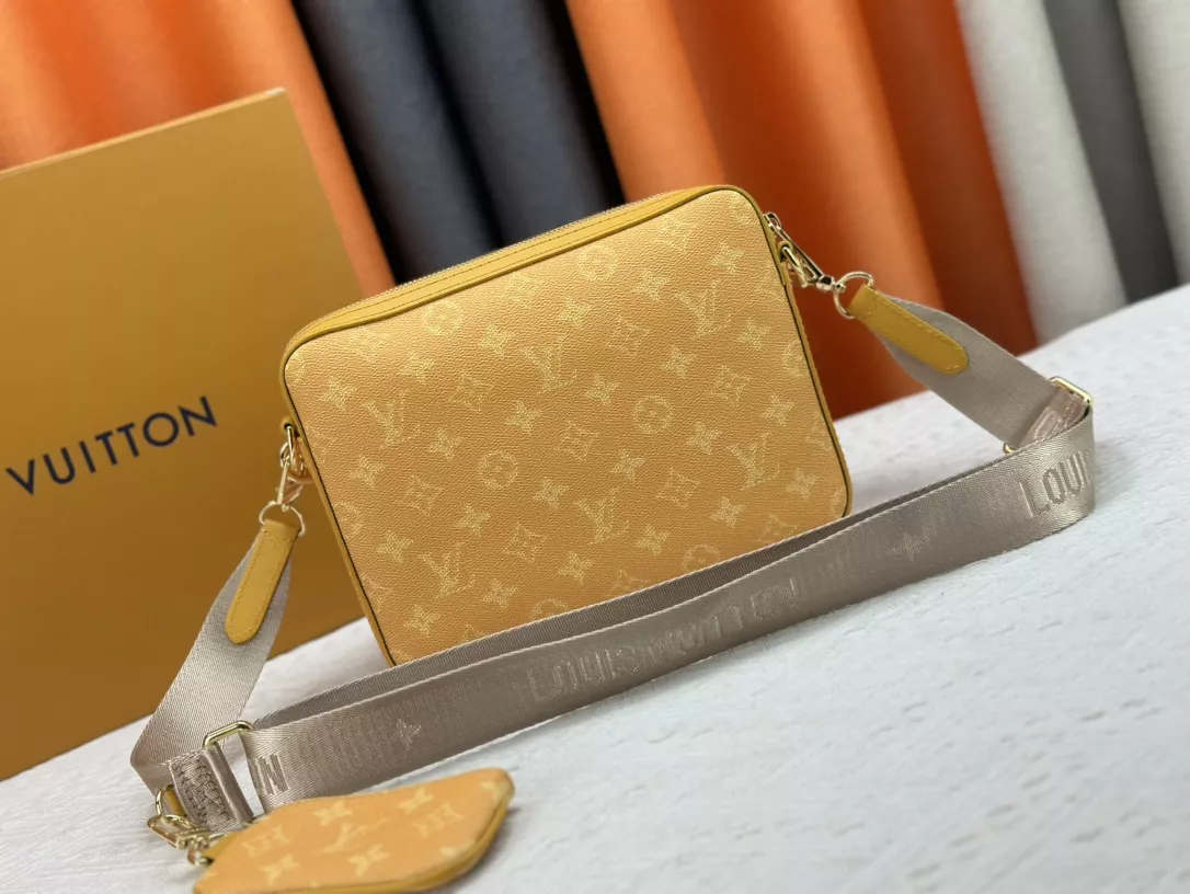 Louis Vuitton AAA Man Messenger Bags Reliable 4757